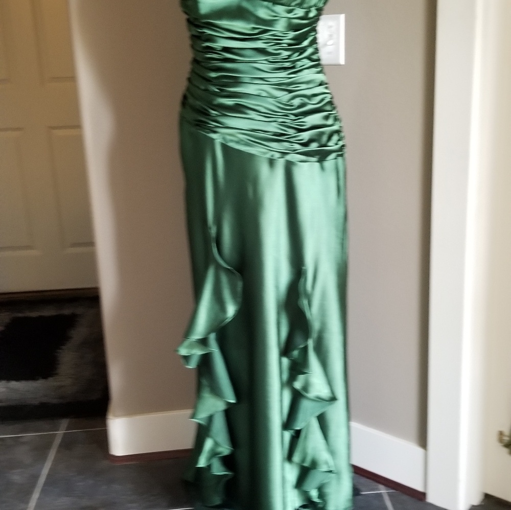 Private label emerald gown dress 12 - Picture 2 of 8